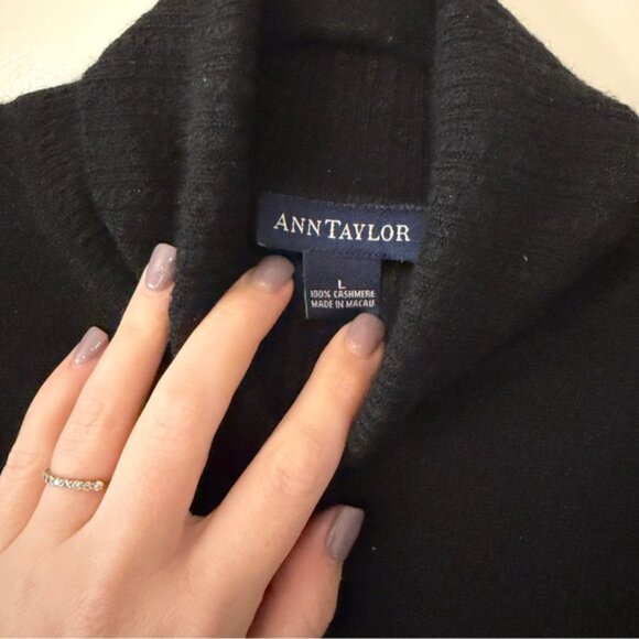 Ann Taylor 100% Cashmere Black Turtleneck Sweater Size Large - Picture 4 of 6